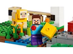 Конструктор LEGO (ЛЕГО) Minecraft 21153 Шерстяная ферма  The Wool Farm