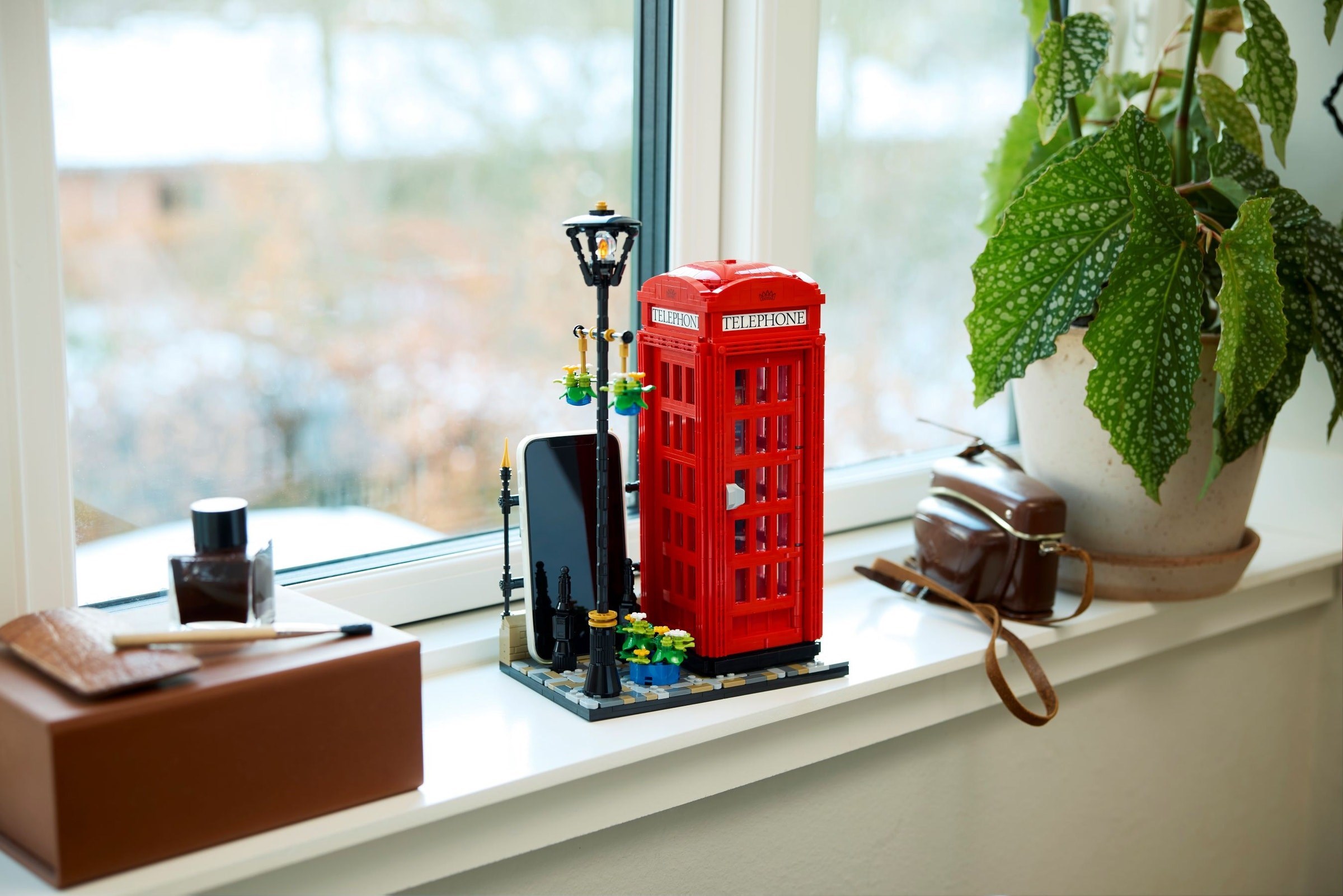 21347 Red London Telephone Box revealed! | Brickset