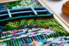 Claude Monet - Brug over een vijver met waterlelies LEGO-set afbeelding 10