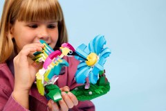 Wilde dieren: kleurrijke kolibrie LEGO-set afbeelding 8