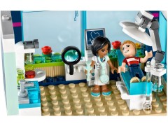 Конструктор LEGO (ЛЕГО) Friends 41318 Клиника Хартлейк-Сити  Heartlake Hospital