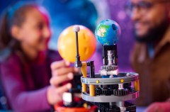 De aarde en de maan in beweging LEGO-set afbeelding 5