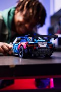 BMW M4 GT3 EVO Race Car LEGO-set afbeelding 9