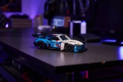 BMW M4 GT3 EVO Race Car LEGO-set afbeelding 12