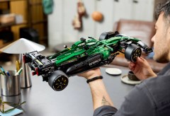 Aston Martin Aramco AMR25 F1 Car, zdjęcie 15