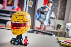 Scuderia Ferrari HP helm van Lewis Hamilton LEGO-set afbeelding 13