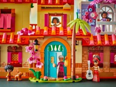 The Magical Madrigal House LEGO-set afbeelding 10
