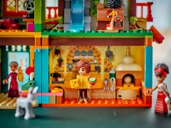 The Magical Madrigal House LEGO-set afbeelding 11