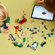 Toy Story feesttrein en RC auto LEGO-set afbeelding 7
