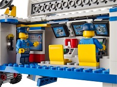 Конструктор LEGO (ЛЕГО) City 60044 Выездной отряд полиции Mobile Police Unit