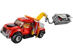 Конструктор LEGO (ЛЕГО) City 60137 Побег на буксировщике  Tow Truck Trouble