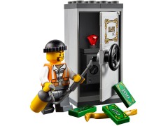 Конструктор LEGO (ЛЕГО) City 60137 Побег на буксировщике  Tow Truck Trouble