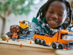 Zware sleepwagen met kraan LEGO-set afbeelding 9