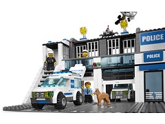 Конструктор LEGO (ЛЕГО) City 7498  Police Station
