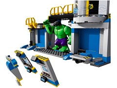 Конструктор LEGO (ЛЕГО) Marvel Super Heroes 76018 Разгром лаборатории Халка Avengers: Hulk Lab Smash