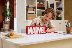 MARVEL logo en minifiguren LEGO-set afbeelding 9