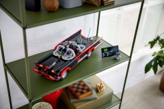 Batman: de klassieke tv-serie Batmobile LEGO-set afbeelding 5
