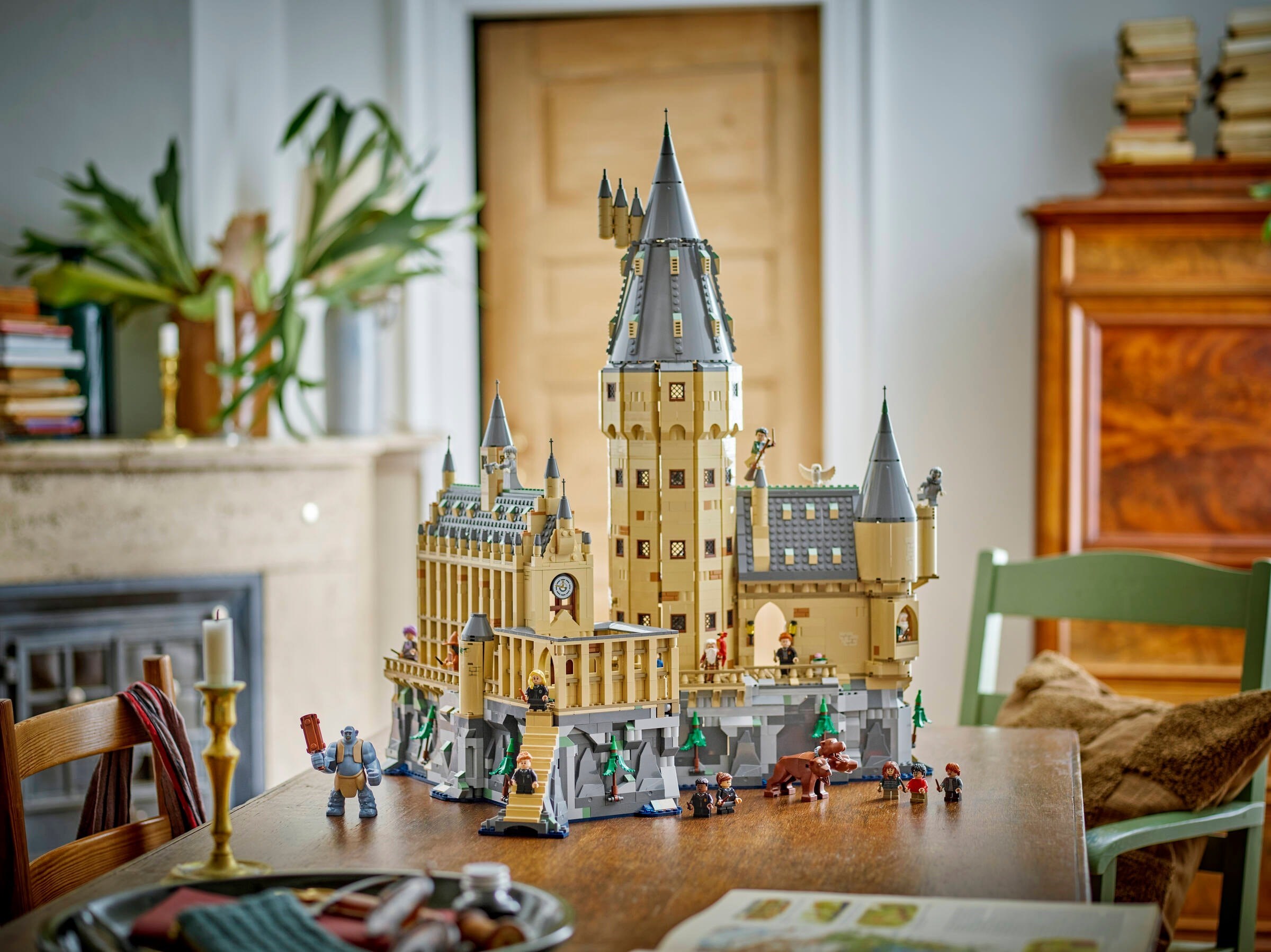 LEGO Hogwarts Castle: The Main Tower set 76454