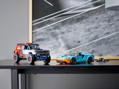 Ford GT Heritage Edition and Bronco R LEGO-set afbeelding 4