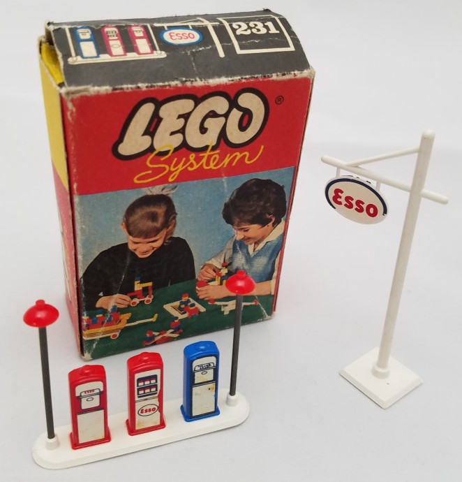 LEGO 231-2 Esso Pumps/Sign