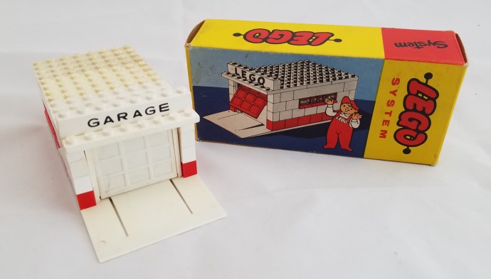 LEGO 236 Garage with Automatic Door (White base and door frame)