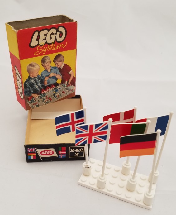 LEGO 242_2 6 International Flags -2-