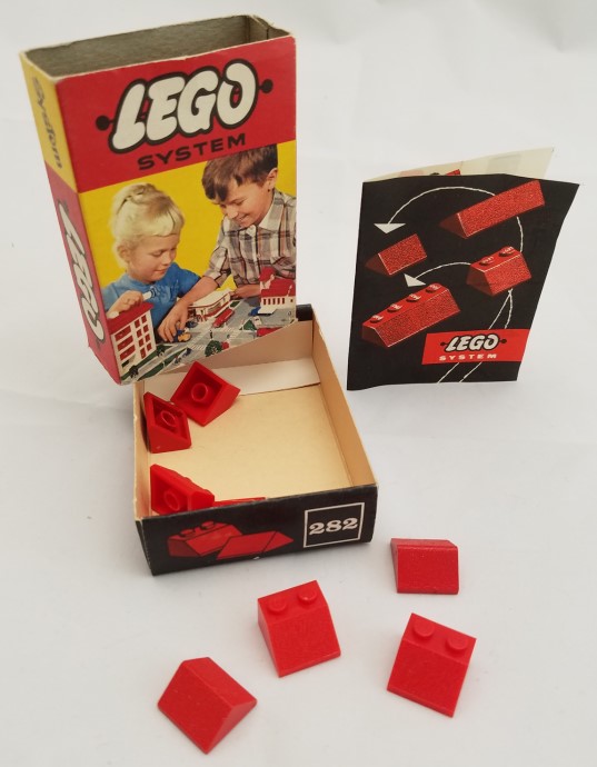 LEGO 282: 2 x 2 Sloping Roof Bricks, Red | Brickset: LEGO set 