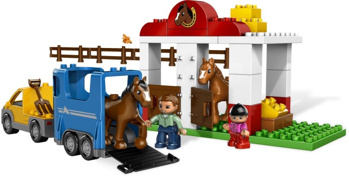 LEGO 5648 Horse Stables