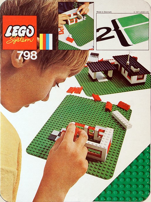 798: 2 Medium Baseplates, Green | Brickset: LEGO set guide and database