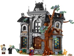 <h1>Mayor Manor</h1><div class='tags floatleft'><a href='/sets/11383-1/Mayor-Manor'>11383-1</a> <a href='/sets/theme-Icons'>Icons</a> <a class='subtheme' href='/sets/subtheme-Midnight-Valley-Collection'>Midnight Valley Collection</a> <a class='year' href='/sets/theme-Icons/year-2026'>2026</a> </div><div class='floatright'>&copy;2026 LEGO Group</div>