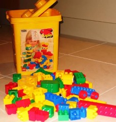 <h1>Yellow Bucket</h1><div class='tags floatleft'><a href='/sets/1501-1/Yellow-Bucket'>1501-1</a> <a href='/sets/theme-Duplo'>Duplo</a> <a class='year' href='/sets/theme-Duplo/year-1987'>1987</a> </div><div class='floatright'>©1987 LEGO Group</div>