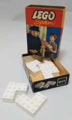 <h1>4 x 4 Corner Bricks</h1><div class='tags floatleft'><a href='/sets/217-2/4-x-4-Corner-Bricks'>217-2</a> <a href='/sets/theme-System'>System</a> <a class='subtheme' href='/sets/subtheme-Supplemental'>Supplemental</a> <a class='year' href='/sets/theme-System/year-1958'>1958</a> </div><div class='floatright'>©1958 LEGO Group</div>