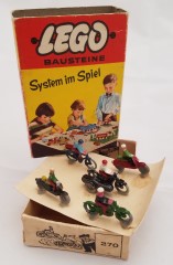 <h1>5 Cyclists / Motorcyclists</h1><div class='tags floatleft'><a href='/sets/270-1/5-Cyclists-Motorcyclists'>270-1</a> <a href='/sets/theme-System'>System</a> <a class='subtheme' href='/sets/subtheme-HO-1-87-Vehicles'>HO 1:87 Vehicles</a> <a class='year' href='/sets/theme-System/year-1958'>1958</a> </div><div class='floatright'>©1958 LEGO Group</div>