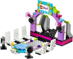 <h1>Catwalk Phone Stand</h1><div class='tags floatleft'><a href='/sets/40112-1/Catwalk-Phone-Stand'>40112-1</a> <a href='/sets/theme-Friends'>Friends</a> <a class='subtheme' href='/sets/subtheme-Accessories'>Accessories</a> <a class='year' href='/sets/theme-Friends/year-2014'>2014</a> </div><div class='floatright'>©2014 LEGO Group</div>