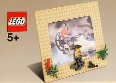 <h1>Photo Frame, Adventurers</h1><div class='tags floatleft'><a href='/sets/4212666-1/Photo-Frame-Adventurers'>4212666-1</a> <a href='/sets/theme-Gear'>Gear</a> <a class='subtheme' href='/sets/subtheme-Photo-frames'>Photo frames</a> <a class='year' href='/sets/theme-Gear/year-2003'>2003</a> </div><div class='floatright'>©2003 LEGO Group</div>