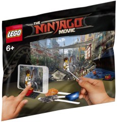 <h1>Movie Maker</h1><div class='tags floatleft'><a href='/sets/5004394-1/Movie-Maker'>5004394-1</a> <a href='/sets/theme-The-LEGO-Ninjago-Movie'>The LEGO Ninjago Movie</a> <a class='subtheme' href='/sets/subtheme-Promotional'>Promotional</a> <a class='year' href='/sets/theme-The-LEGO-Ninjago-Movie/year-2017'>2017</a> </div><div class='floatright'>©2017 LEGO Group</div>