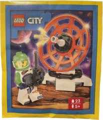 <h1>Astronaut with Equipment</h1><div class='tags floatleft'><a href='/sets/952411-1/Astronaut-with-Equipment'>952411-1</a> <a href='/sets/theme-City'>City</a> <a class='subtheme' href='/sets/subtheme-Magazine-Gift'>Magazine Gift</a> <a class='year' href='/sets/theme-City/year-2024'>2024</a> </div><div class='floatright'>©2024 LEGO Group</div>