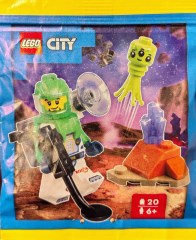 Astronaut mit Alien und Kristall