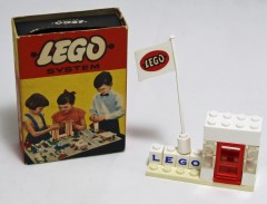 <h1>LEGO Complimentray Pack</h1><div class='tags floatleft'><a href='/sets/BIL01-1/LEGO-Complimentray-Pack'>BIL01-1</a> <a href='/sets/theme-Promotional'>Promotional</a> <a class='year' href='/sets/theme-Promotional/year-1958'>1958</a> </div><div class='floatright'>©1958 LEGO Group</div>