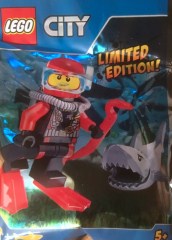 <h1>Diver and shark</h1><div class='tags floatleft'><a href='/sets/951703-1/Diver-and-shark'>951703-1</a> <a href='/sets/theme-City'>City</a> <a class='subtheme' href='/sets/subtheme-Magazine-Gift'>Magazine Gift</a> <a class='year' href='/sets/theme-City/year-2017'>2017</a> </div><div class='floatright'>©2017 LEGO Group</div>