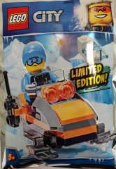 <h1>Arctic Explorer with Snowmobile</h1><div class='tags floatleft'><a href='/sets/951810-1/Arctic-Explorer-with-Snowmobile'>951810-1</a> <a href='/sets/theme-City'>City</a> <a class='subtheme' href='/sets/subtheme-Magazine-Gift'>Magazine Gift</a> <a class='year' href='/sets/theme-City/year-2018'>2018</a> </div><div class='floatright'>©2018 LEGO Group</div>